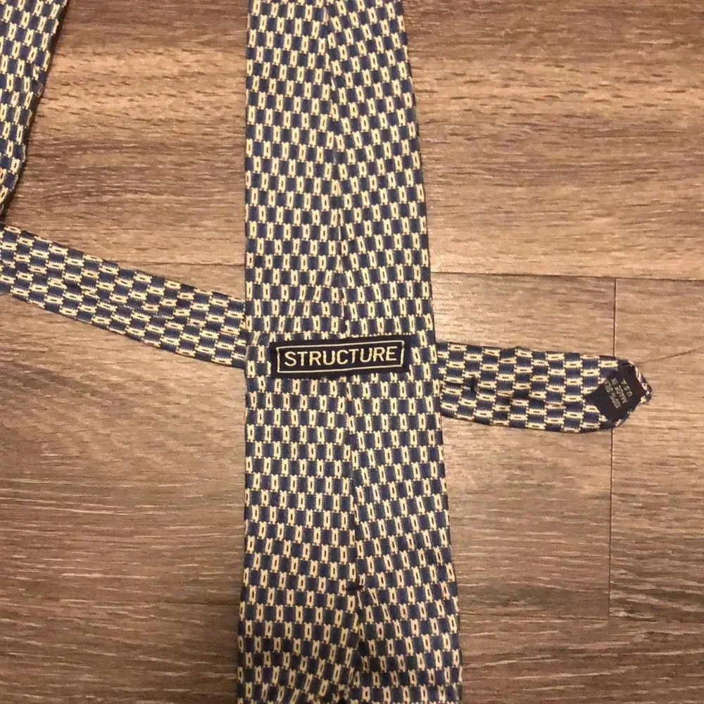 Structure Tie